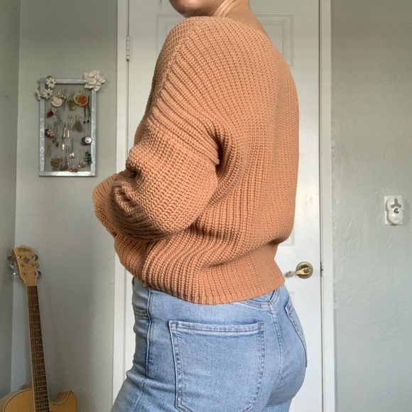 3 for $20 Bar III cropped chunky v neck sweater, size small, tan - Picture 4 of 6